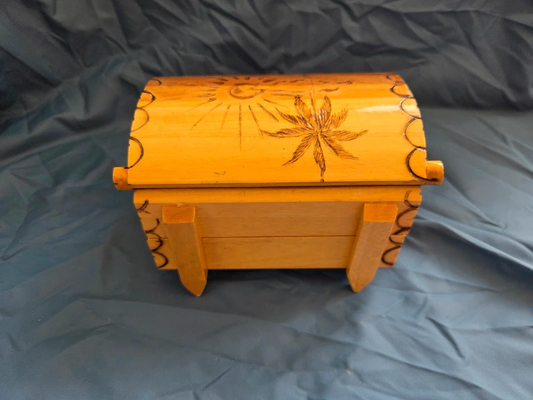 Vintage Cuba jewellery box - closed back view showing palm tree and sun pyrography on lid