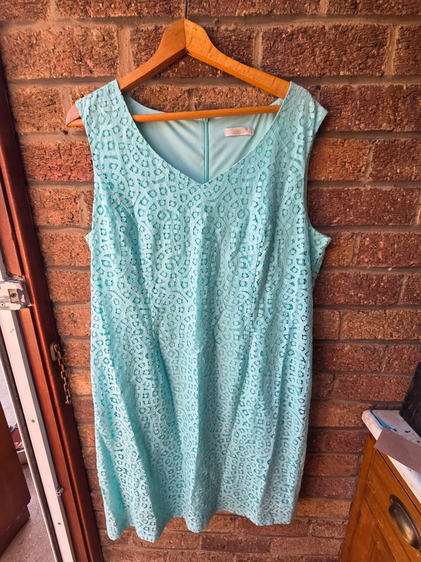 Kaliko mint green lace shift dress - front view
