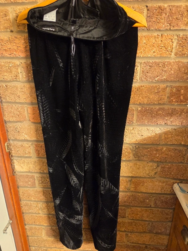 Missing waistband button detail